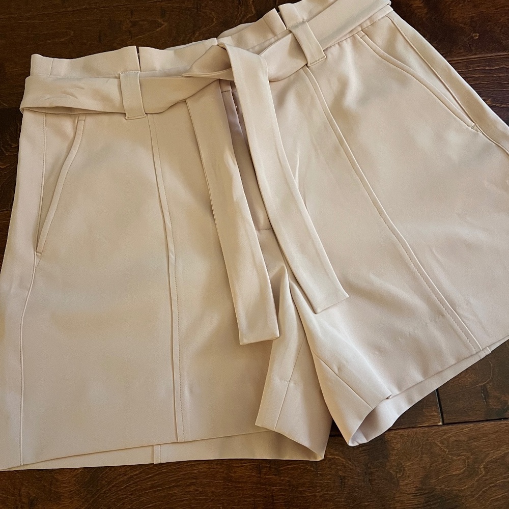 New with tags White House Black Market Light Pink Shorts size 10